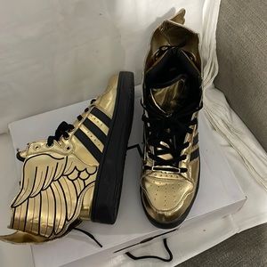 Classics Jeremy Scott Wings
